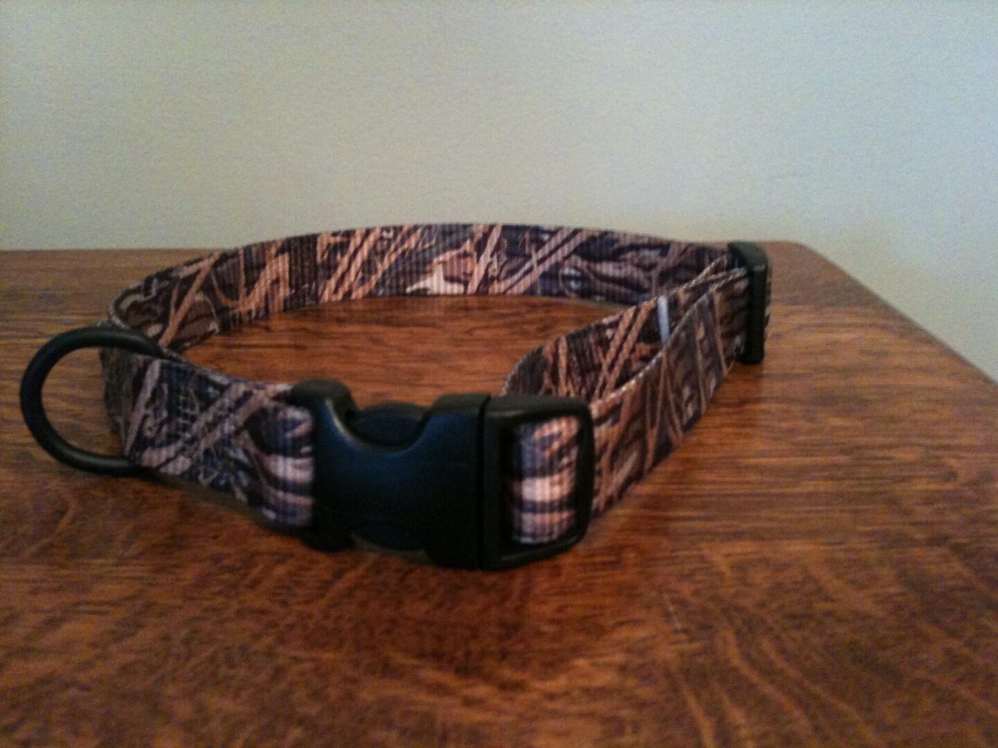 A dog collar that is sitting on top of a table.